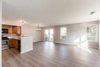 1460 Winfield Way in Roselle, IL - Building Photo - Building Photo
