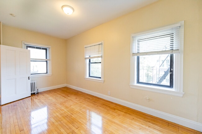 1475 Beacon St, Unit 34 in Brookline, MA - Building Photo - Building Photo