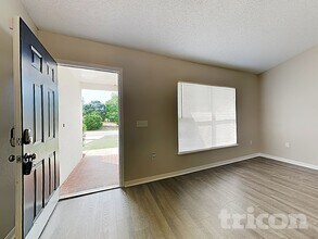 6372 Gainsboro Ave in Spring Hill, FL - Foto de edificio - Building Photo
