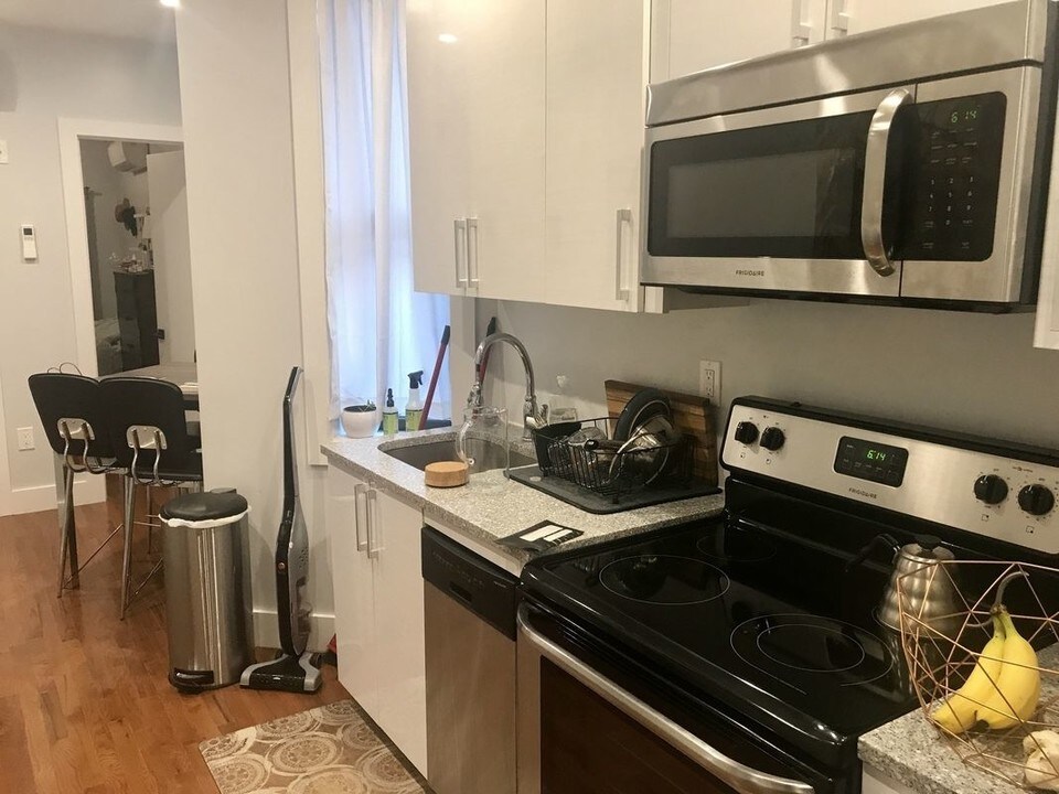 82 Marion St in Brooklyn, NY - Building Photo