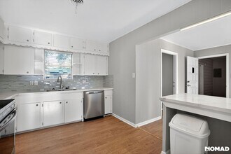 210 Mize St in Huntsville, TX - Foto de edificio - Building Photo