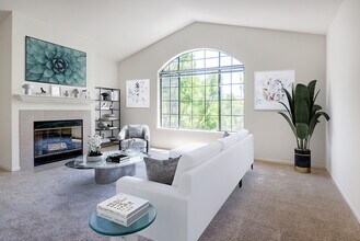 Deer Valley in San Rafael, CA - Foto de edificio - Building Photo