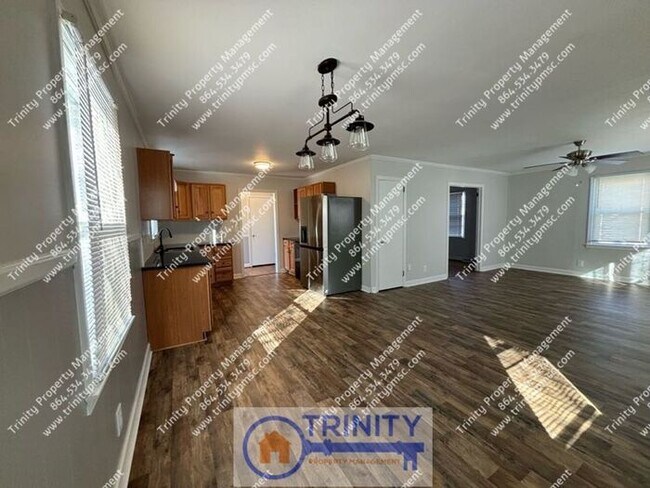 706 W Lee Rd in Taylors, SC - Building Photo - Building Photo