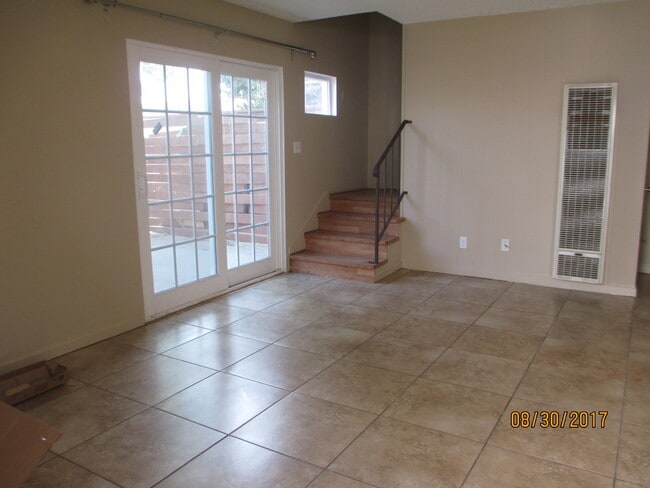 209 E Orchard St in Santa Maria, CA - Building Photo - Building Photo