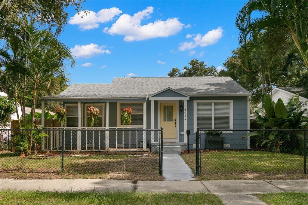 4049 Iris St N in St. Petersburg, FL - Building Photo