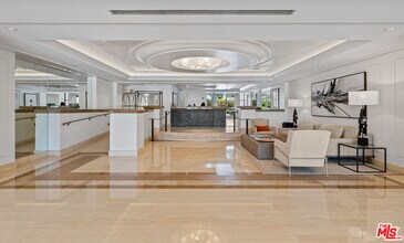 701 Ocean Ave in Santa Monica, CA - Building Photo - Building Photo