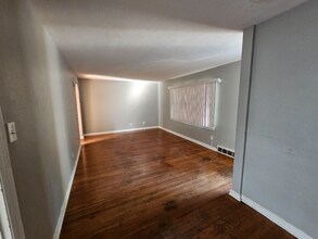 23 Beacon Ave in Ferguson, MO - Foto de edificio - Building Photo