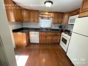 11 Lynette Dr in North Haven, CT - Building Photo - Building Photo