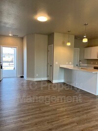 241 NW Greenway Pl photo'