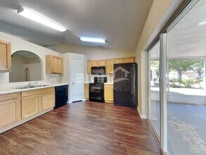 1014 Brenton Leaf Dr in Ruskin, FL - Foto de edificio - Building Photo