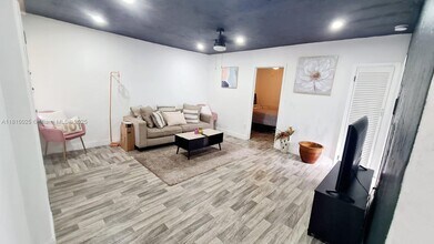 88 NE 68th Terrace in Miami, FL - Foto de edificio - Building Photo