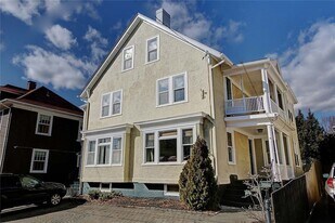 118 Everett Ave in Providence, RI - Building Photo