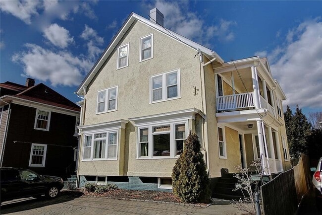 property at 118 Everett Ave