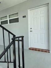 29 Colonial Club Dr in Boynton Beach, FL - Building Photo - Building Photo
