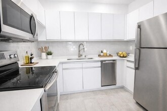 222 Grand St in Hoboken, NJ - Building Photo - Building Photo