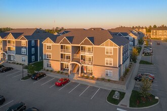 Meadowridge Apartments in St. Charles, MO - Building Photo - Building Photo