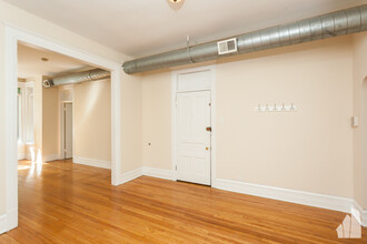 900 W Newport Ave in Chicago, IL - Foto de edificio - Building Photo