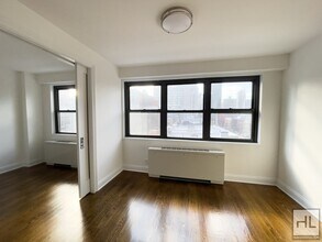 E 88th St, Unit 8C in New York, NY - Building Photo - Building Photo