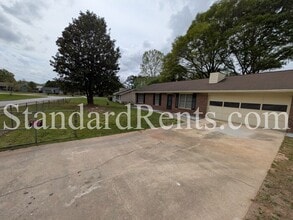 5731 Buck Ct in Ellenwood, GA - Building Photo - Building Photo