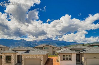 3425 Crst Holw Vw in Colorado Springs, CO - Foto de edificio - Building Photo
