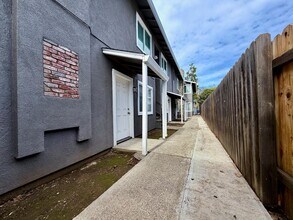 1819 W St in Sacramento, CA - Building Photo - Building Photo