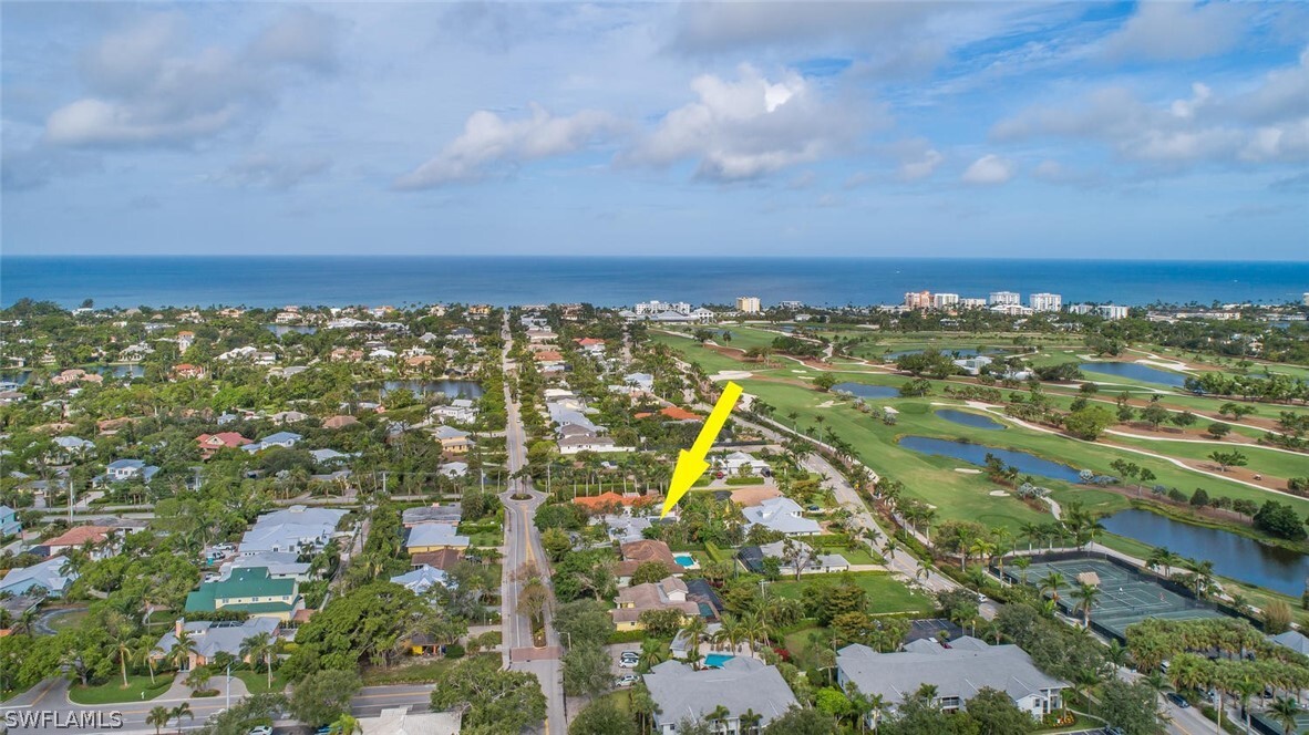 739 7th Ave N in Naples, FL - Foto de edificio