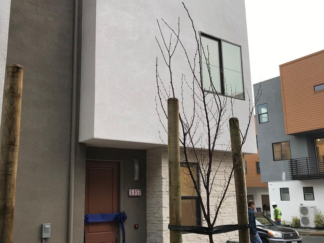 5857 Cadence Ave in Dublin, CA - Building Photo - Building Photo