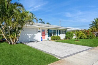 3715 98th Ave N in Pinellas Park, FL - Foto de edificio - Building Photo