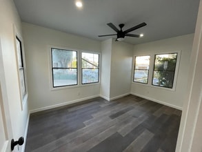 2033 E 4th St in Long Beach, CA - Building Photo - Building Photo
