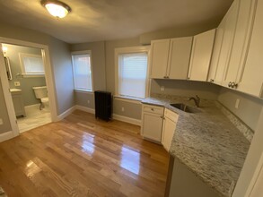 310 Highland Ave, Unit 309-A in Somerville, MA - Foto de edificio - Building Photo