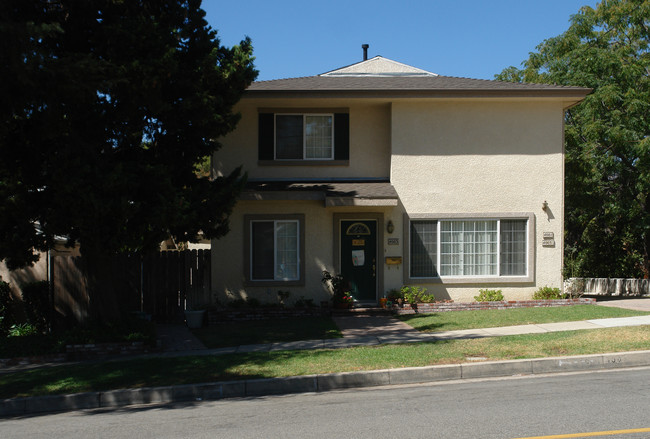 4001 Orangedale Ave in Montrose, CA - Building Photo - Building Photo