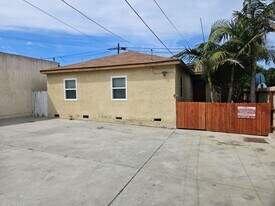 4427-4429 W 171st St in Lawndale, CA - Building Photo