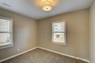 1017 Hiatt St in Carter Lake, IA - Foto de edificio - Building Photo