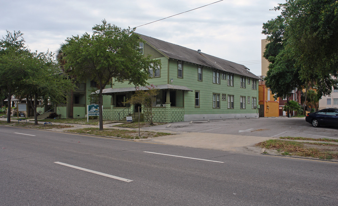 Anamcara in St. Petersburg, FL - Building Photo