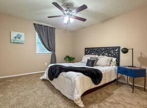 Hampton Court Apartments in Baton Rouge, LA - Foto de edificio - Building Photo