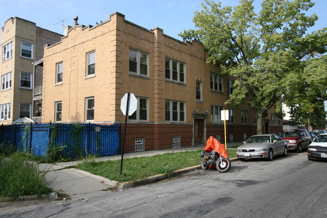 3937-45 W Altgeld St in Chicago, IL - Building Photo - Building Photo