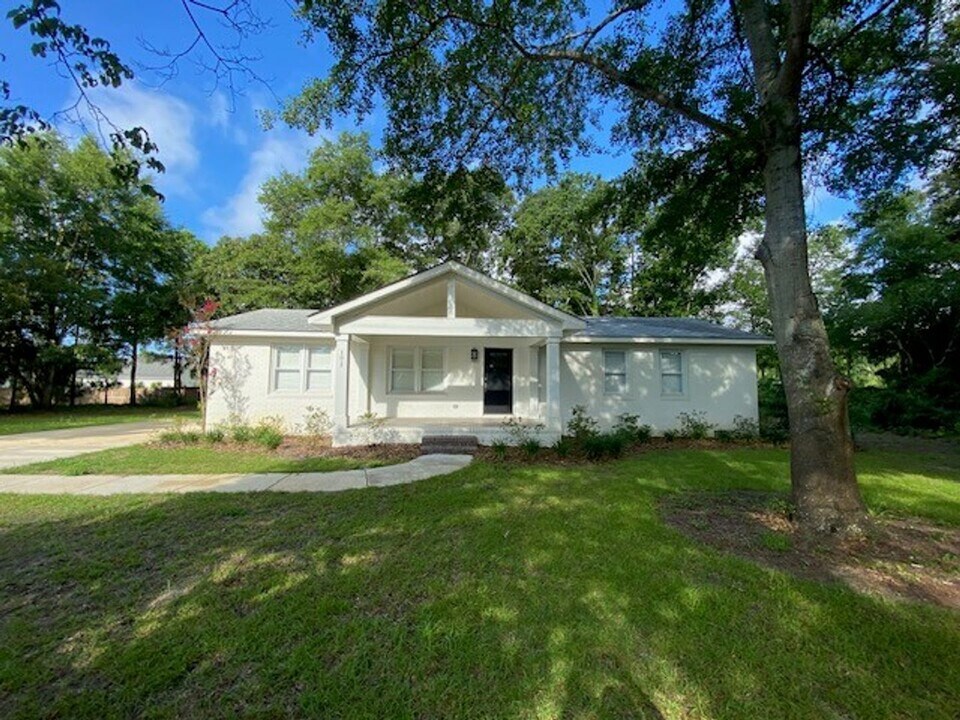 102 Edgewater Club Rd in Wilmington, NC - Building Photo