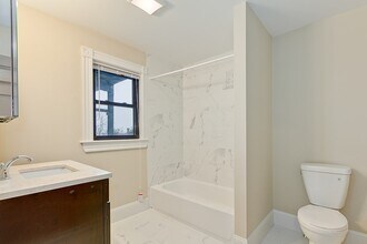90 Gladstone St, Unit 1 in Boston, MA - Foto de edificio - Building Photo