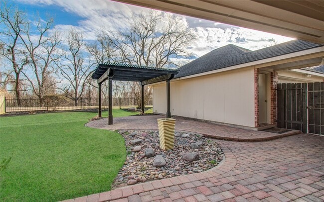property at 3730 Arundel Gardens Ln