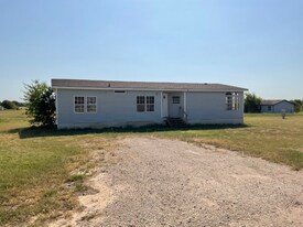 375 Lorena Meadows Dr in Lorena, TX - Building Photo