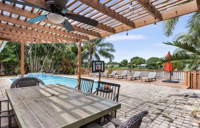 3351 NW 67th St in Fort Lauderdale, FL - Building Photo - Building Photo