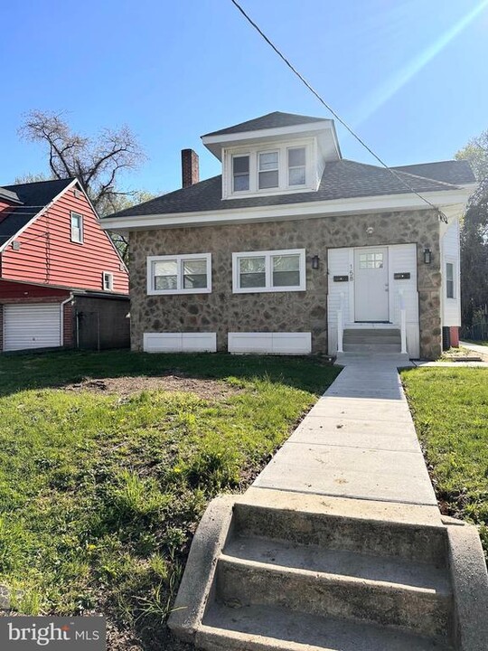 158 Evergreen Ave in Oaklyn, NJ - Foto de edificio