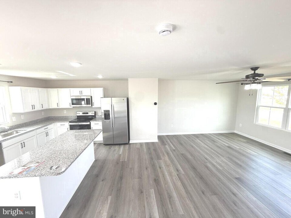 365 Otero Ln in Hedgesville, WV - Building Photo