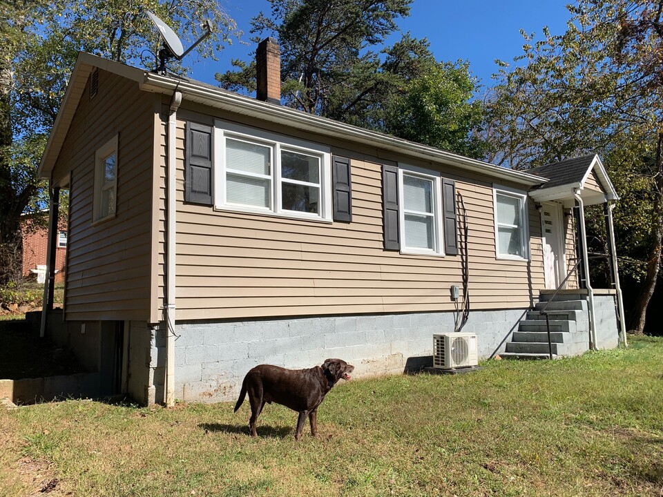 2120 Haven Cir in Lenoir, NC - Building Photo