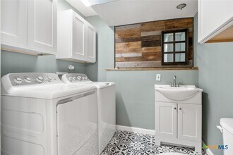 27 Marina Cir in Wimberley, TX - Building Photo - Building Photo