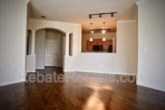 8290 Gate Pkwy W in Jacksonville, FL - Building Photo - Building Photo