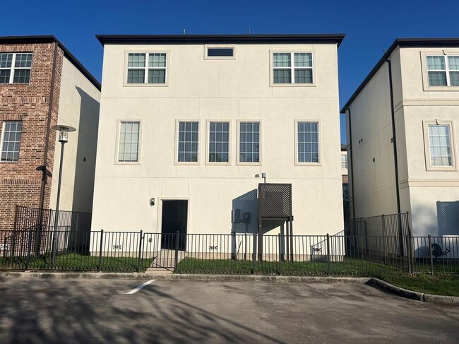 1739 Dominica Dr in Houston, TX - Foto de edificio - Building Photo