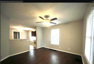4113 Sunset Dr in Louisville, KY - Building Photo - Building Photo