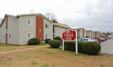 Oaks Apartments in Huntsville, AL - Building Photo - Building Photo