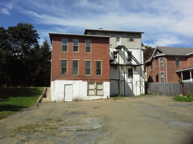 142 E Evergreen St in West Grove, PA - Building Photo - Building Photo